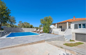 Awesome Home In Betina